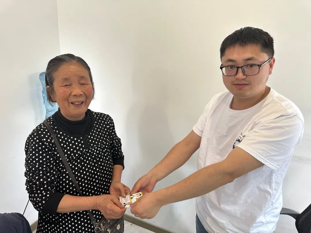 “我為群眾辦實(shí)事”——塘汛街道文躍社區(qū)開展老年人公交卡辦理工作(圖4)